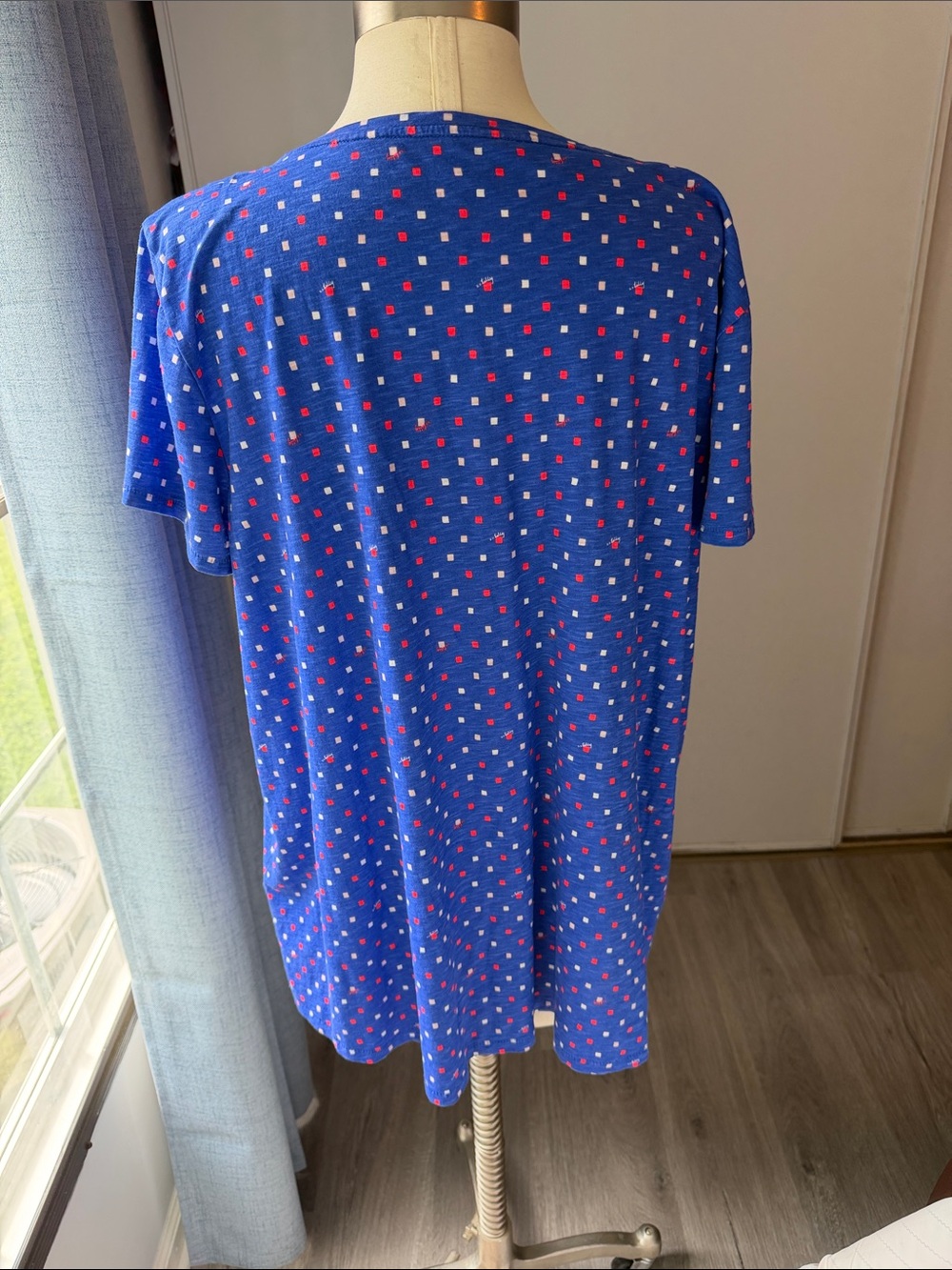 Women’s Lilly Pulitzer XXL Blue V-Neck Dot Print Tee - Picture 3 of 5